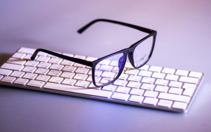 які комп\'ютерні окуляри підходять для жінок